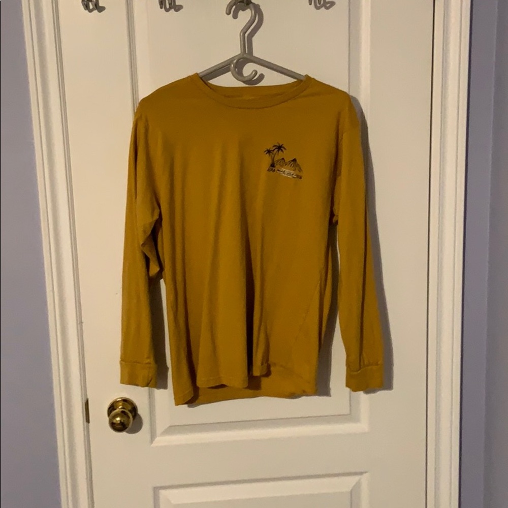 New rare long sleeve tee